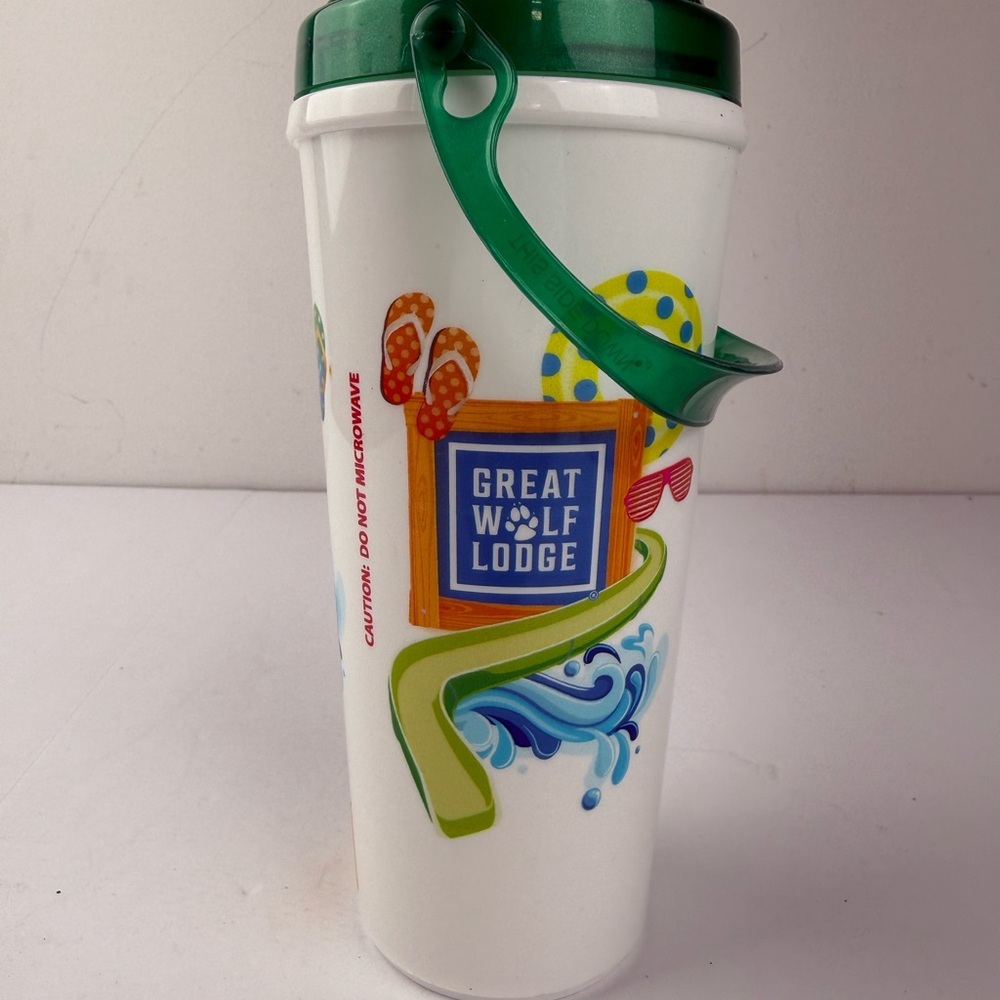 Great Wolf Lodge 24 oz. Water Park Souvenir Cup Teal Lid w/Handle Straw